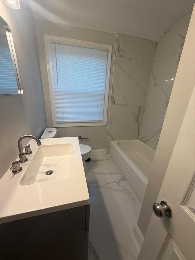 Building Photo - 3 Bedrooms 21212 Housing Voucher Accepted