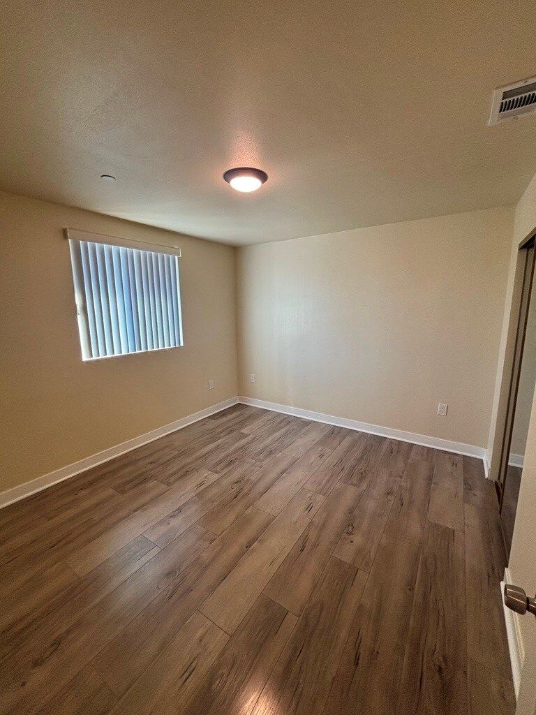 Building Photo - 457 E 30th St