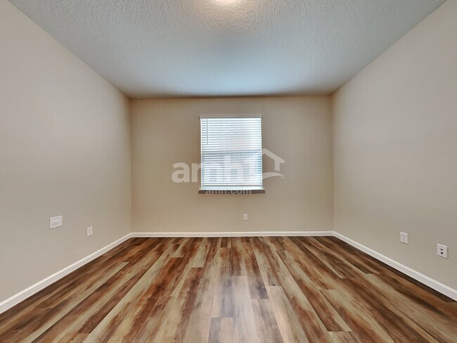 Building Photo - 192 Spruce Pt