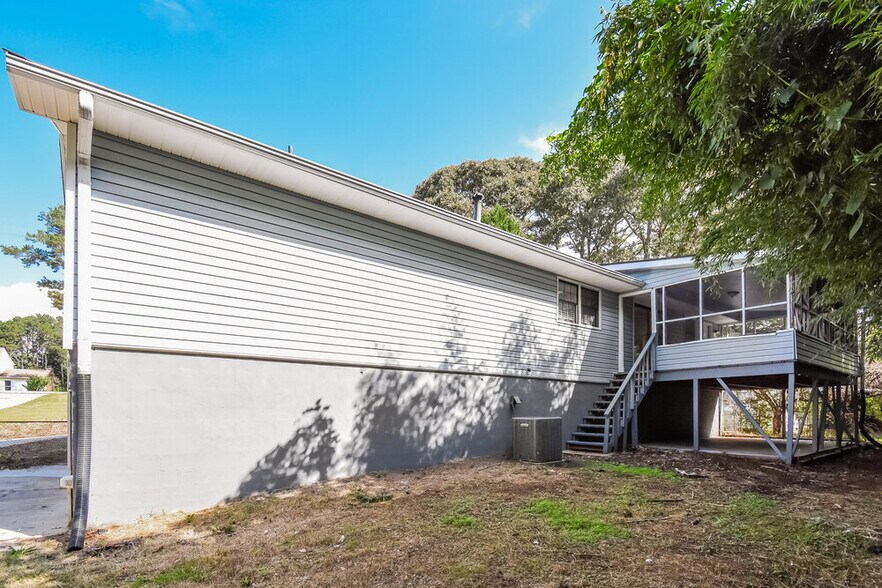 Building Photo - 2885 Kellogg Creek Rd