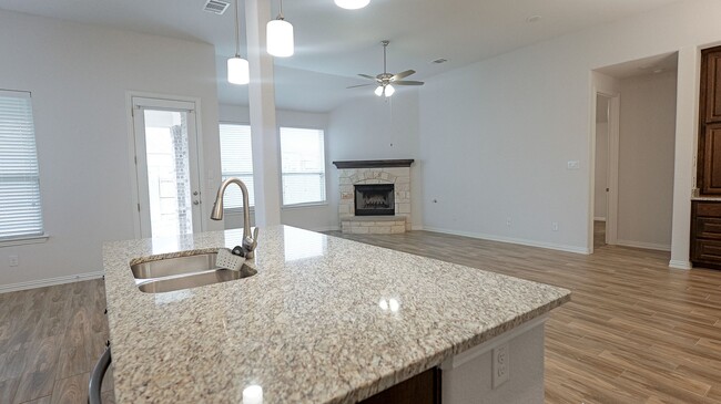 Building Photo - Clean Paloma Lake Rental in Round Rock, TX