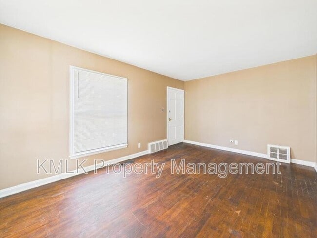 Building Photo - 871 Kennebec Ave