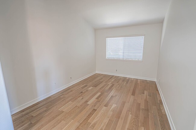 Building Photo - COMING SOON - Reseda - 2 Bedroom Condo for...