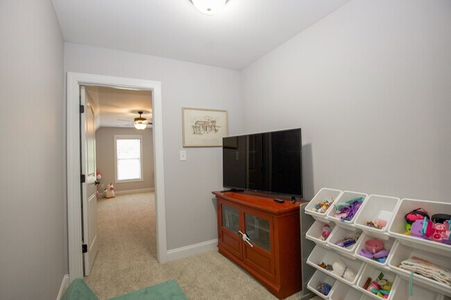 Building Photo - "Spacious 4-Bedroom Gem with 2.5 Baths at ...