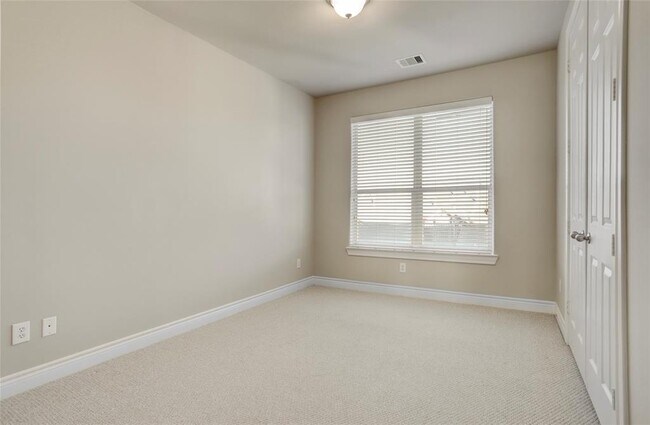 Building Photo - 9133 Creekstone Lake Dr