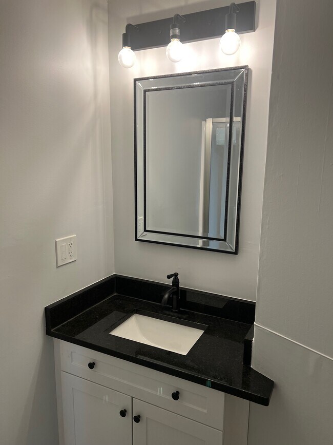 Building Photo - 34 Birch St