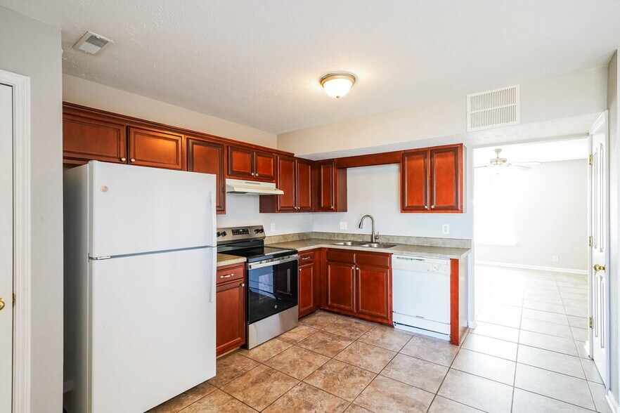 Building Photo - 675 Legacy Dr