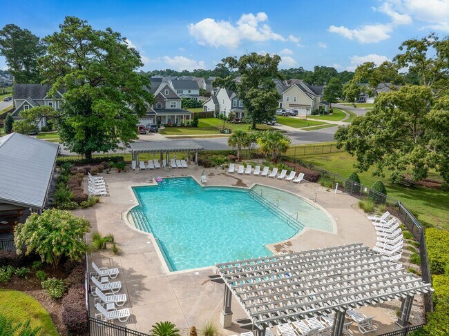 Building Photo - Stunning 4 bedroom 2.5 bath home located in Hampstead Wyndwater Community