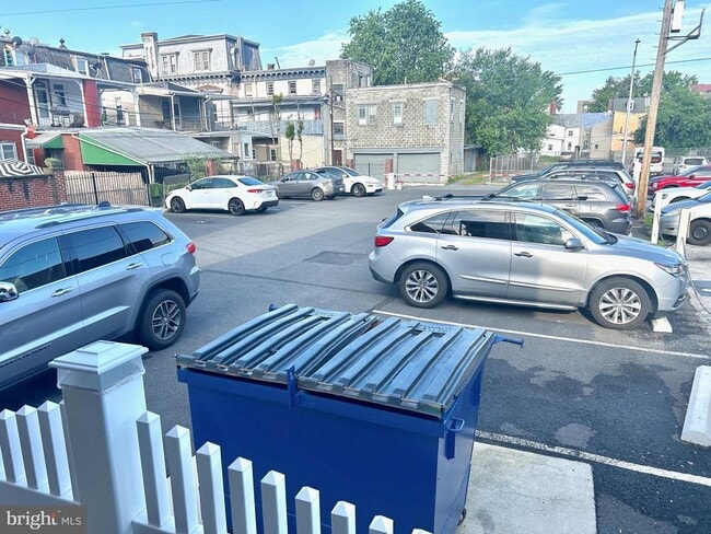 Building Photo - 136 S 5th St