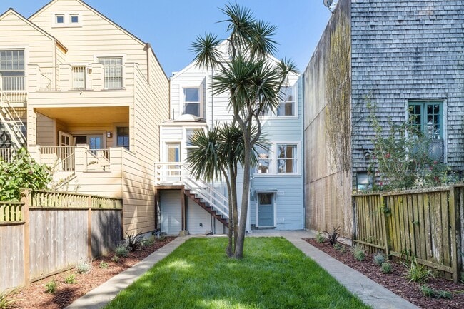 Building Photo - 123 10th Ave