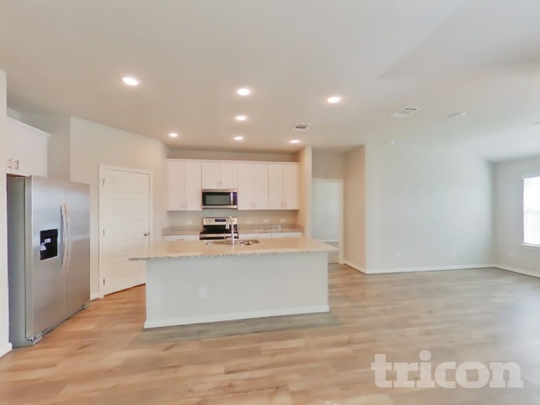 Building Photo - 13538 Paxton Blvd