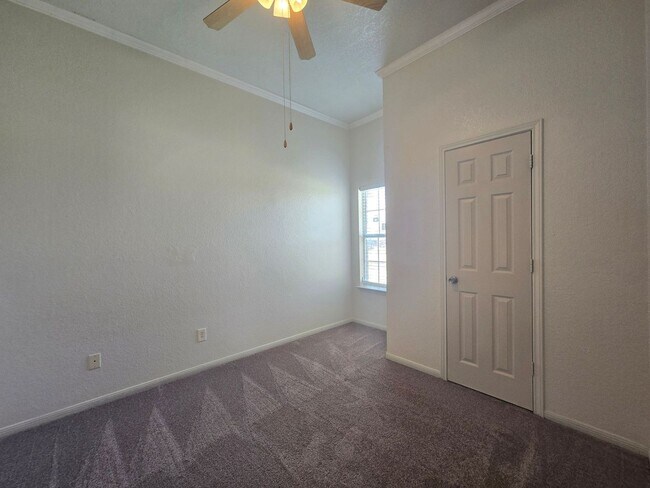 Building Photo - 2305 Amethyst Dr