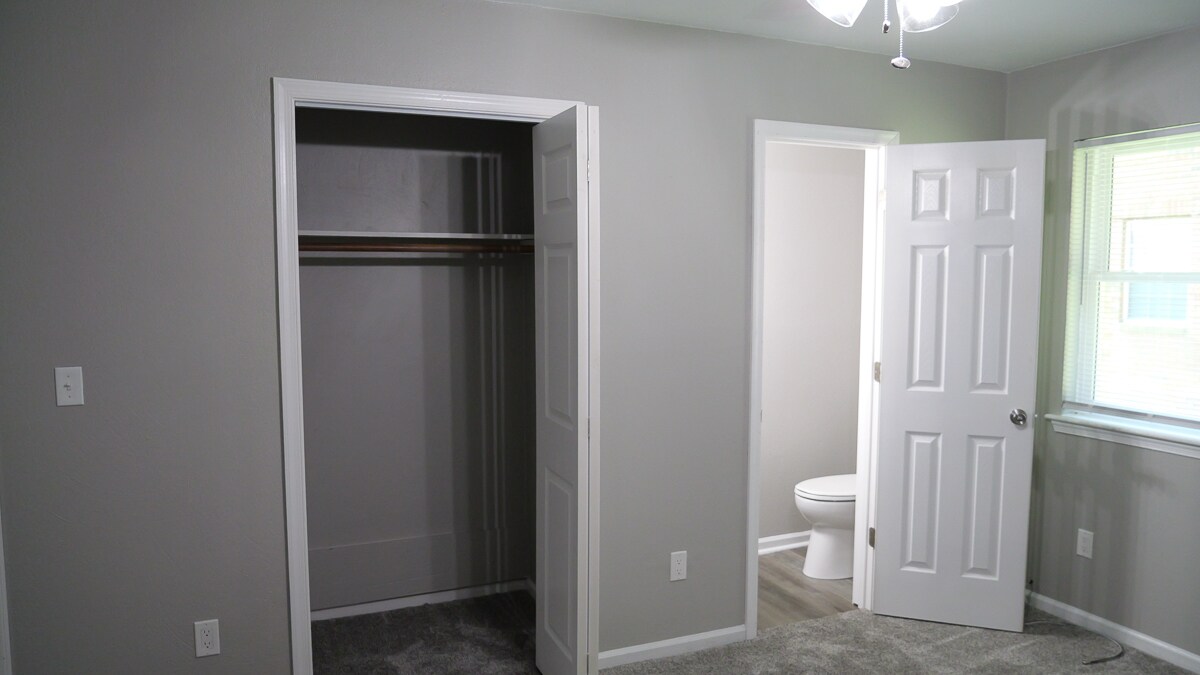 Building Photo - 6021 Camellia Dr