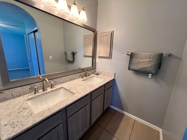 Building Photo - Beautiful East Side Home-Prime Location!