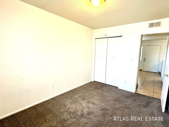 Building Photo - ***One Month Free***2 Bedroom 1 Bath close...