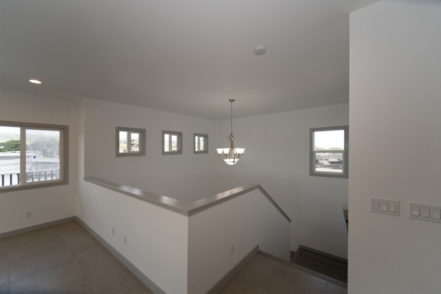 Building Photo - 733 Hoopai St