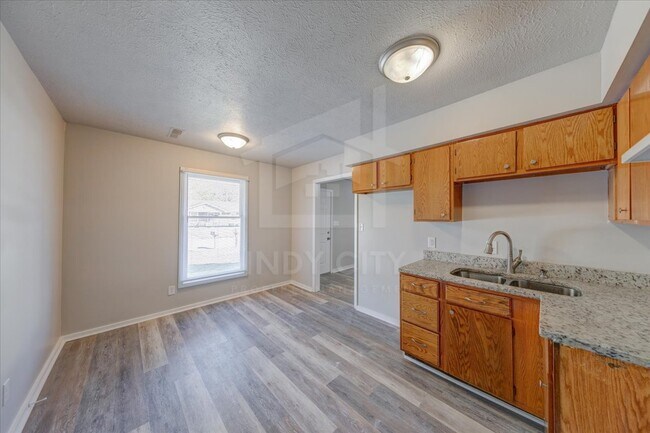 Building Photo - 205 N Manngrove Ln