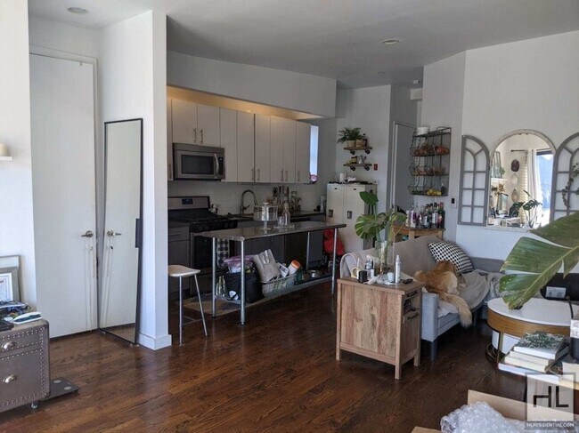 Building Photo - QUINCY STREET / Amazing Modern 1-Bed 1-Bat...