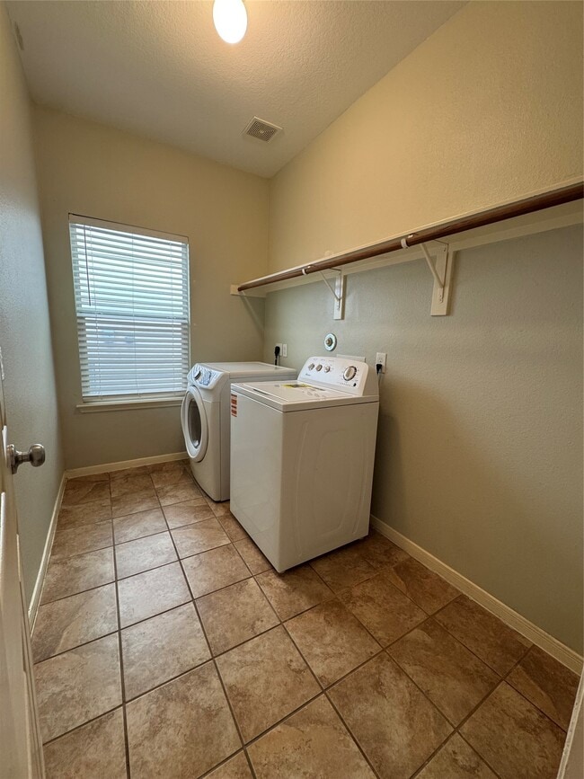 Building Photo - 20507 Providence Point Dr