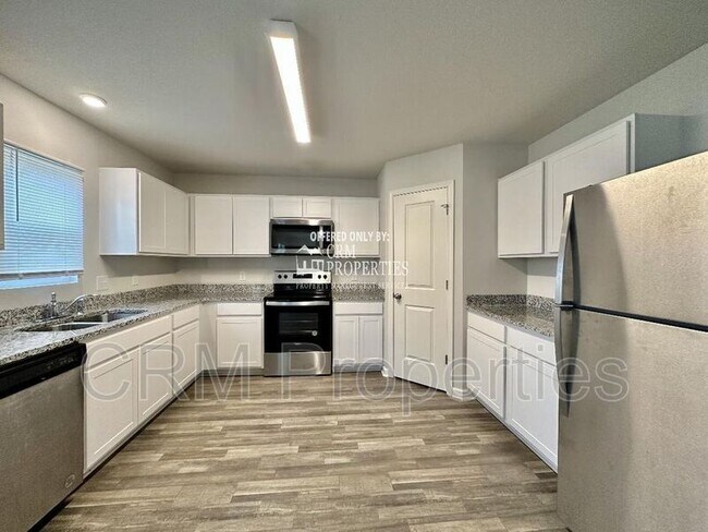 Building Photo - 974 Woodland Spgs Dr