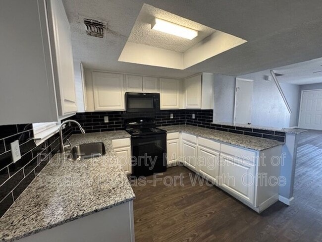 Building Photo - 4004 W Pioneer Dr