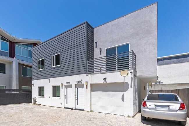 Building Photo - 10853 Hartsook St