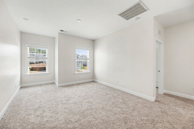 Building Photo - Modern 4BR Home in Raleigh | Great Location