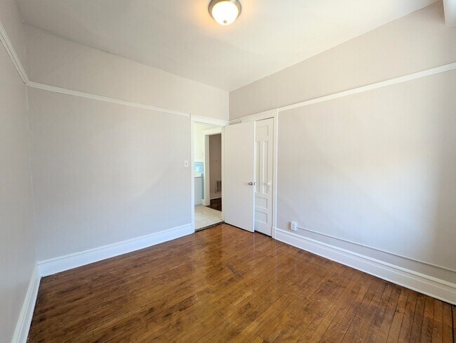 Building Photo - 4943 N Winthrop Ave