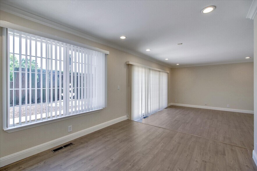 Building Photo - 6738 Tannahill Dr
