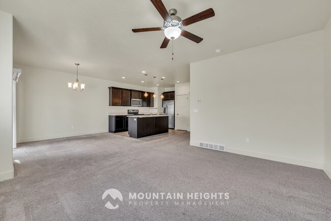 Building Photo - 607 Sawback Ln