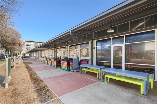 Building Photo - 640 S Pearl Expy