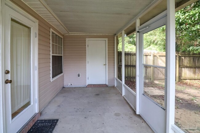 Building Photo - 8033 Stonebrook Dr