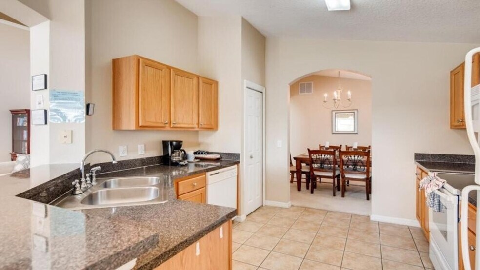 Building Photo - 2651 Emerald Island Blvd