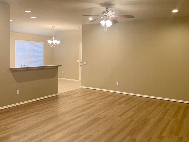 Building Photo - 2712 Demotte Dr