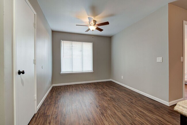 Building Photo - * * * $250 Move-in Special * * * Charming 2-Bedroom / 2-Bathroom Retreat! * * * $250 Move-in Spec...