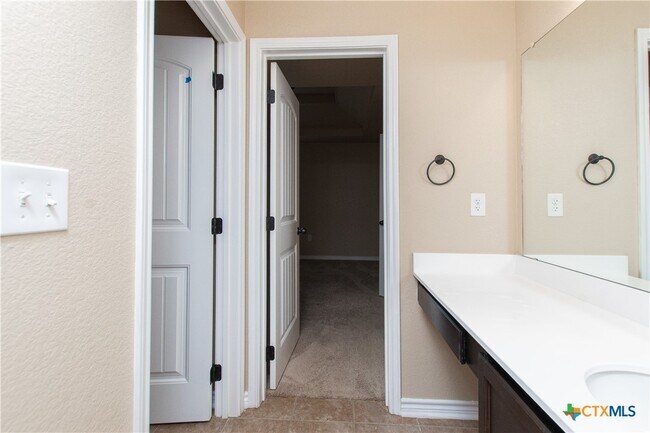 Building Photo - 103 W Libra Dr