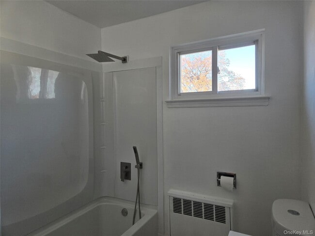 Building Photo - 73 Pearsall Ave