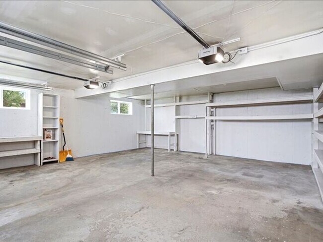 Building Photo - BOUNTIFUL New Remodeled 4 bed 3 bath home