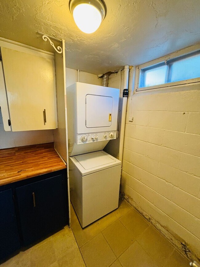 Building Photo - 723 Stover St