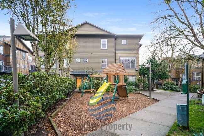 Building Photo - 1090 SW 170th Ave