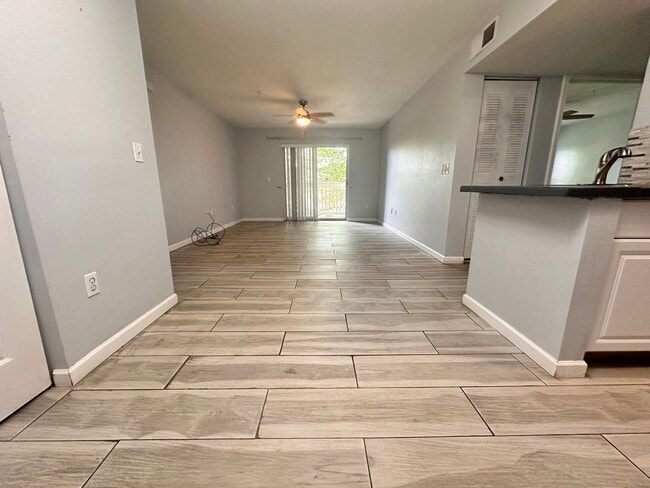 Building Photo - Recently Remodeled 2B/2B Unfurnished Condo in Indian Lake