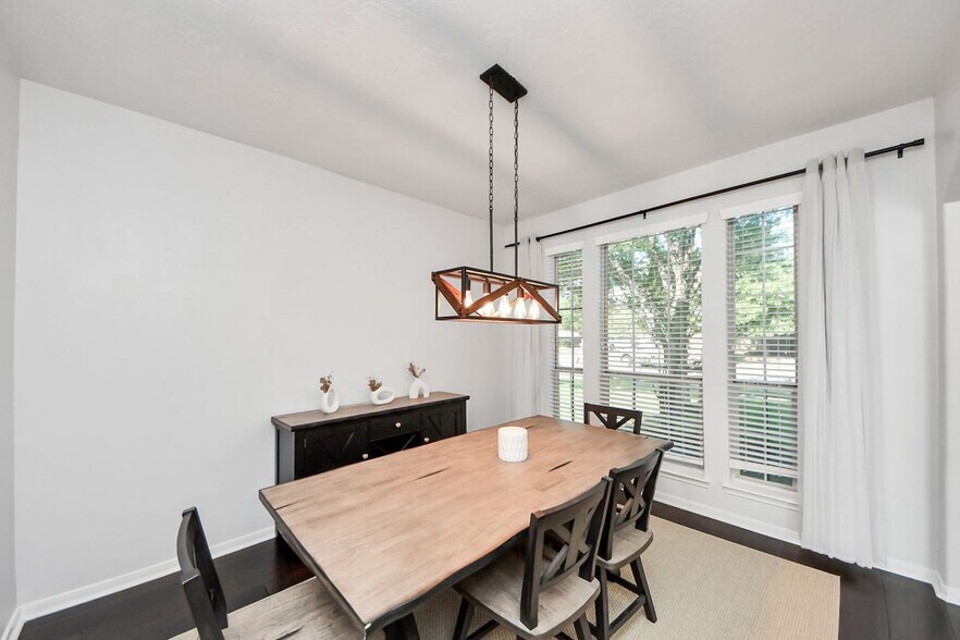 Building Photo - 30214 Vinebriar Dr