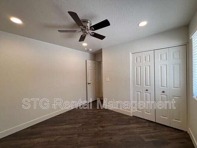 Building Photo - 696 N 600 W