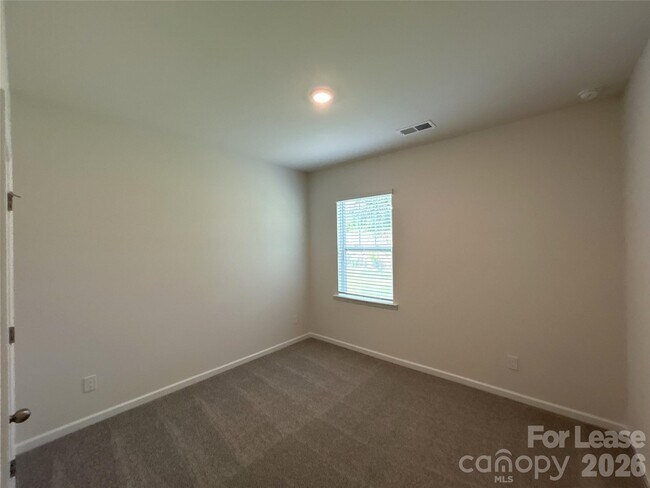 Building Photo - 1920 Vanderlyn St