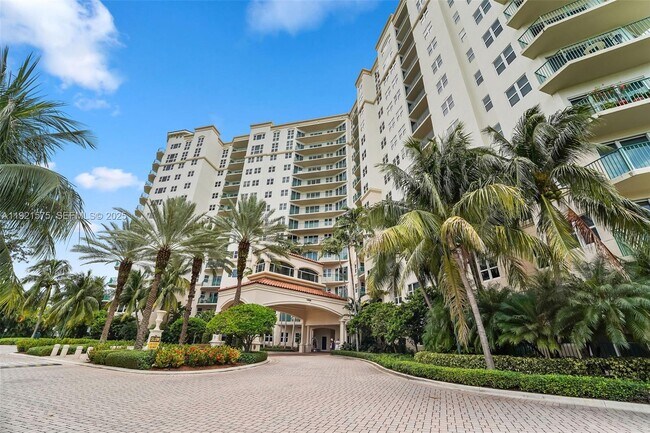 Building Photo - 19900 E Country Club Dr