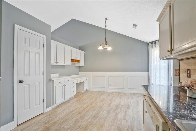 Building Photo - 375 Shadetree Ln