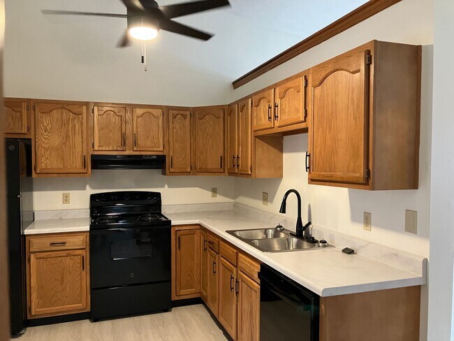 Building Photo - Ranch Condo with 2 Bedrooms, 1 Bath, and 1-Car Attached Garage in Troy, Ohio - Coming in June!