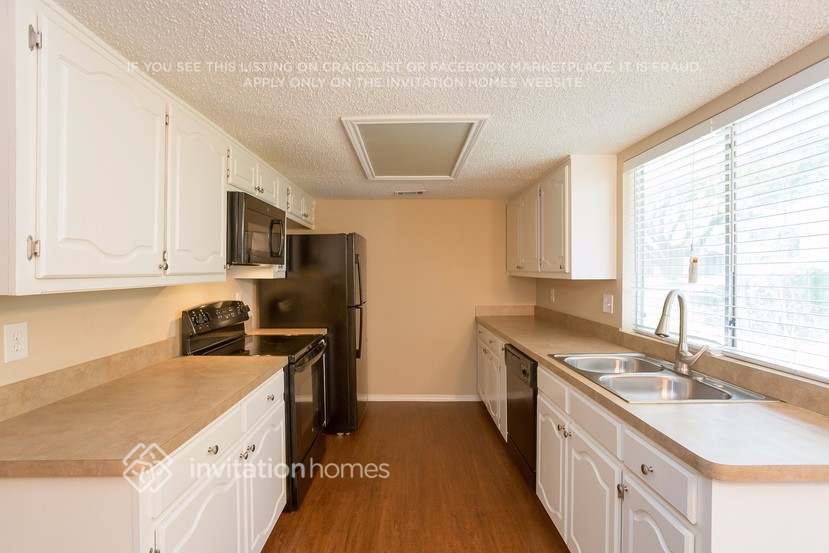 Building Photo - 6616 Braddock Pl