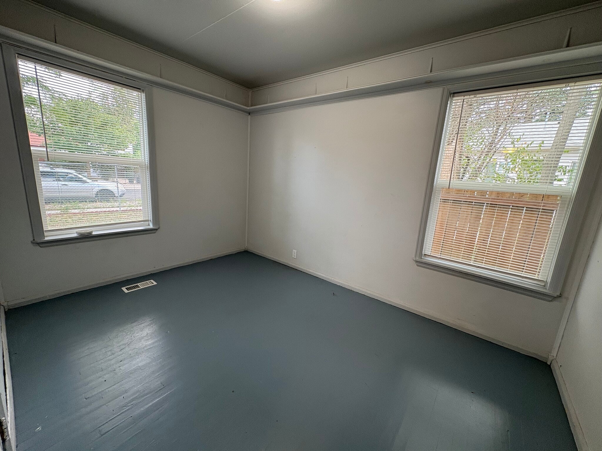 Building Photo - 622 E Saint Elmo Ave