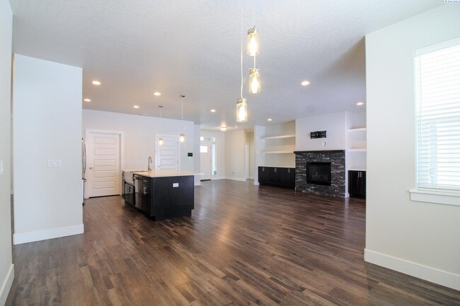 Building Photo - 4 Bed/2 Bath Home in Richland
